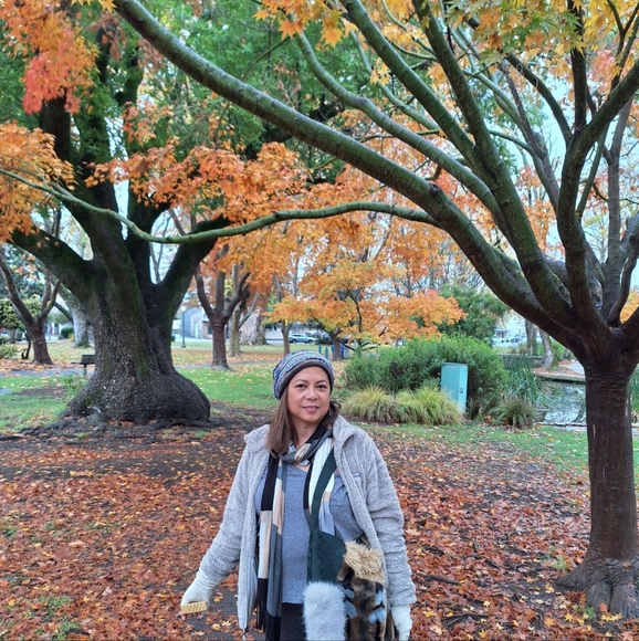 Meet your Posher Beth - Picture 7 of 11